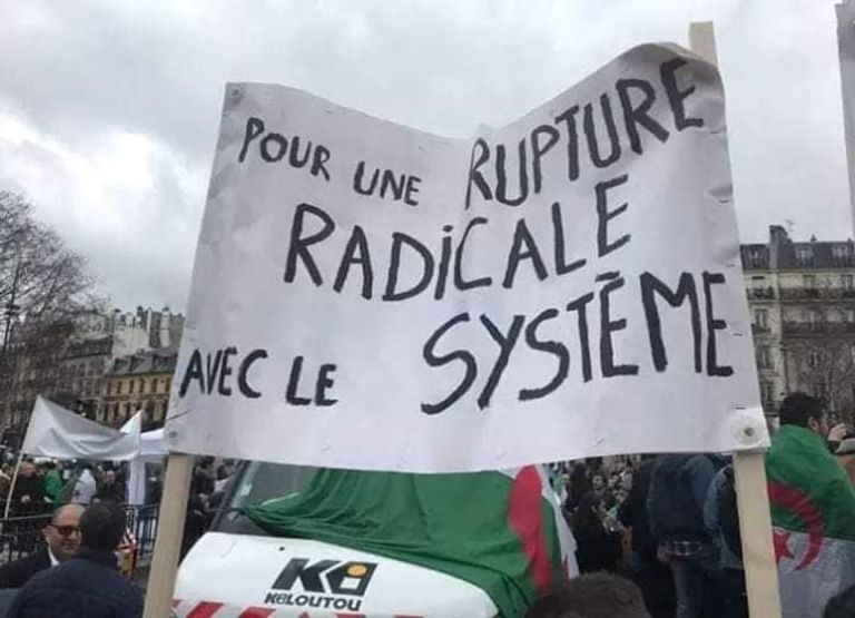 جزائريون يتظاهرون ضد ترشح بوتفليقة لولاية خامسة في باريس جزائريون يتظاهرون ضد ترشح بوتفليقة لولاية خامسة في باريس