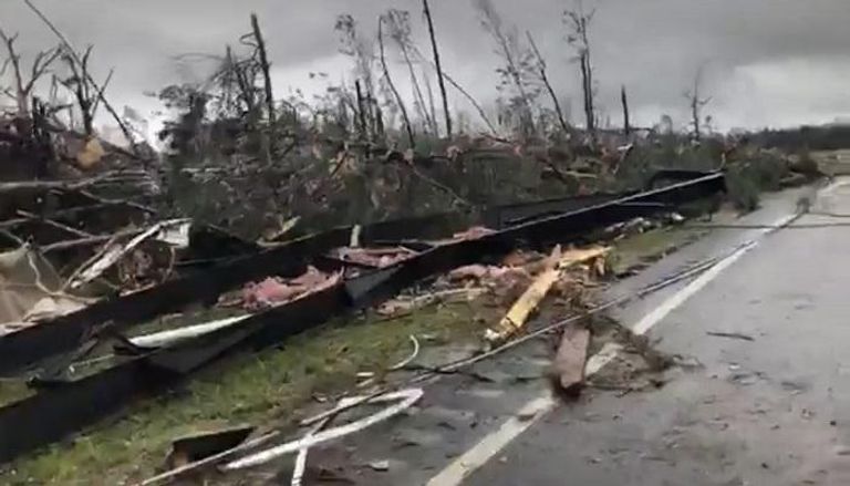 آثار التدمير التي خلفها الإعصار في ولاية ألاباما