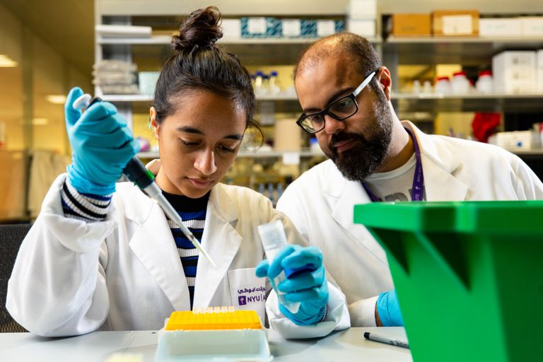 الطالبة الإماراتية علياء المنصوري