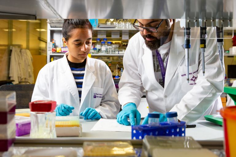 الطالبة الإماراتية علياء المنصوري