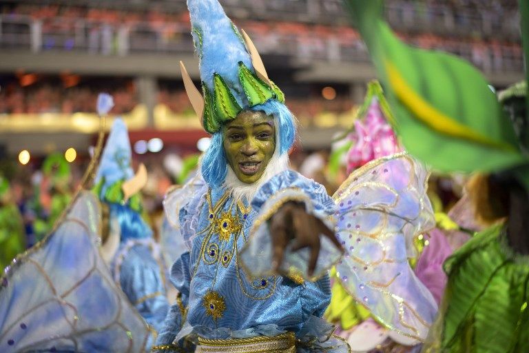 مدارس السامبا تبدأ عروضها الساحرة في كرنفال ريو