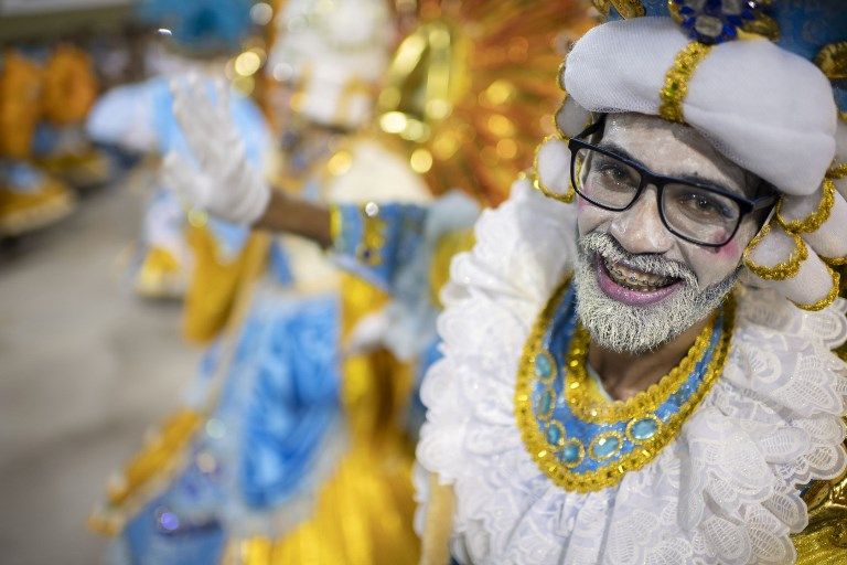 مدارس السامبا تبدأ عروضها الساحرة في كرنفال ريو