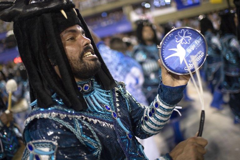 مدارس السامبا تبدأ عروضها الساحرة في كرنفال ريو