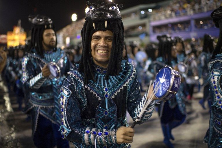 مدارس السامبا تبدأ عروضها الساحرة في كرنفال ريو