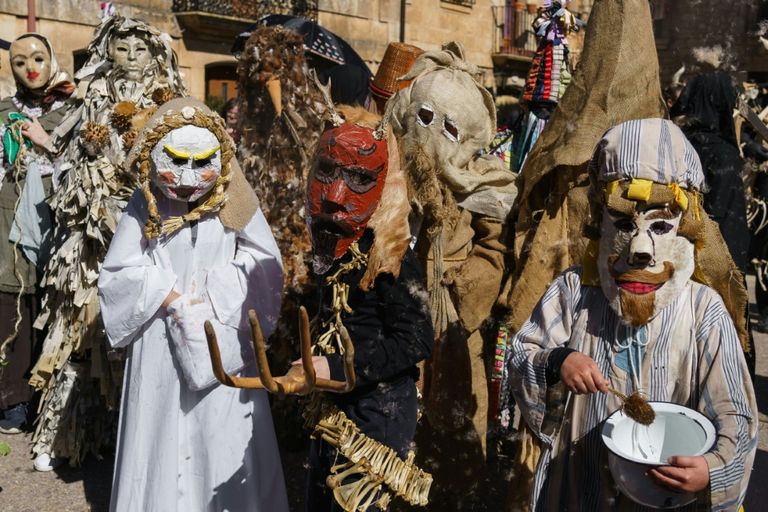 كرنفال "حرب البرتقال" في إيطاليا