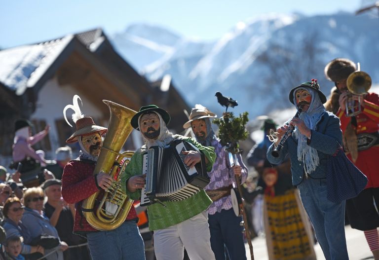 كرنفال "حرب البرتقال" في إيطاليا
