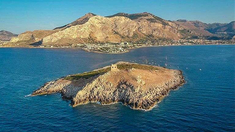 شراء الجزر الخاصة يحتاج إلى خبرات كبيرة