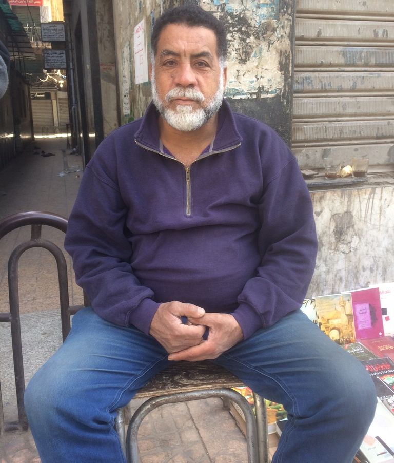 بيع الكتب على الرصيف ظاهرة منتشرة في مصر