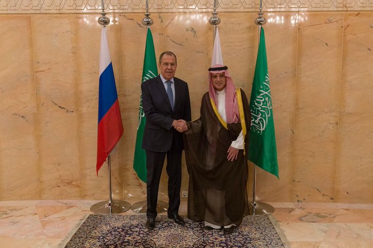 جانب من المؤتمر الصحفي بين الجبير ولافروف في الرياض