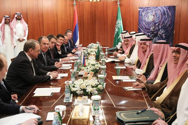 جانب من المؤتمر الصحفي بين الجبير ولافروف في الرياض