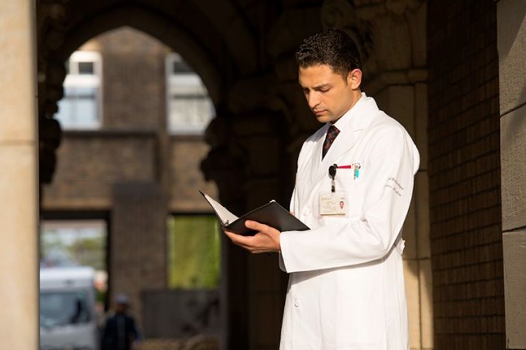 الطبيب المصري أسامة إبراهيم