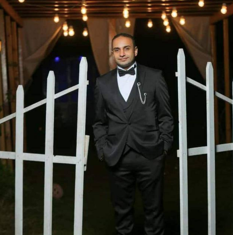 الباحث أحمد المغربي مع الدكتور تاسكو هونجو الحاصل على جائزة نوبل للطب