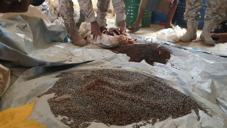 جانب من الشحنات المضبوطة قوات تابعة للواء 35 مدرع في تعز