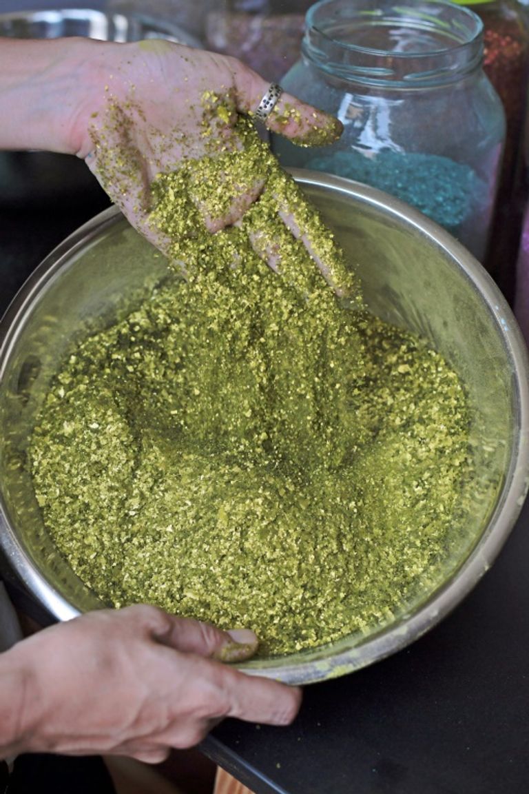 المواد البراقة القابلة للتحلل.. ميل جديد مراع للبيئة في كرنفال ريو