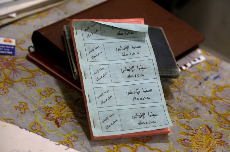 قاعة مناسبات فلسطينية تحتفظ بعبق ماضيها السينمائي