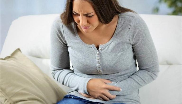 التغيرات الهرمونية التي تمر بها المرأة شهريا تصيبها بالاكتئاب