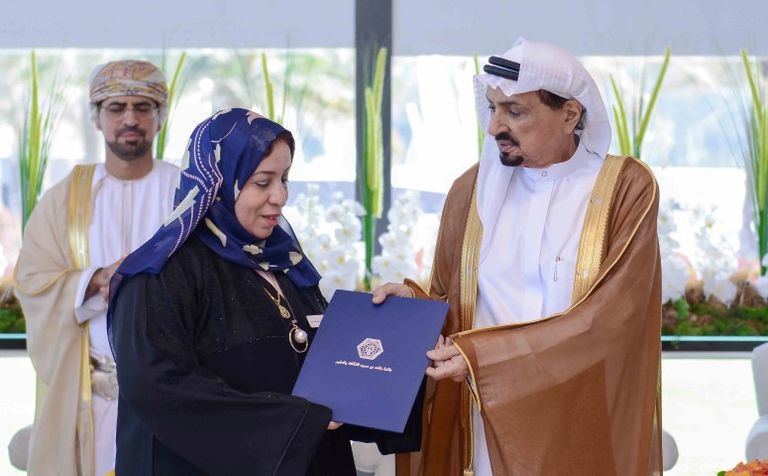 حاكم عجمان يكرم الفائزين بجائزة راشد بن حميد