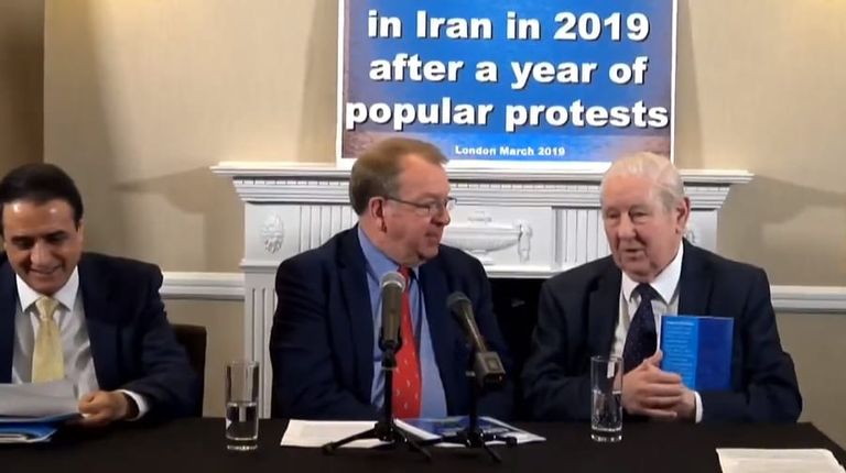 جانب من ندوة لندن جانب من الندوة النقاشية في لندن