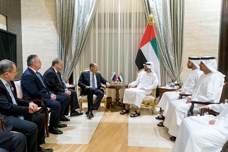 الشيخ محمد بن زايد يستقبل وزير الخارجية الروسي