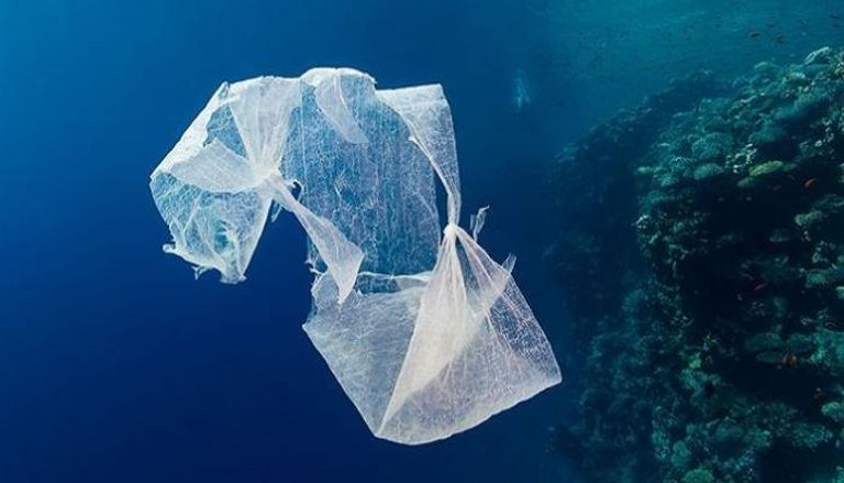 ما لا يقل عن 5 تريليونات قطعة بلاستيكية تطفو في المحيطات