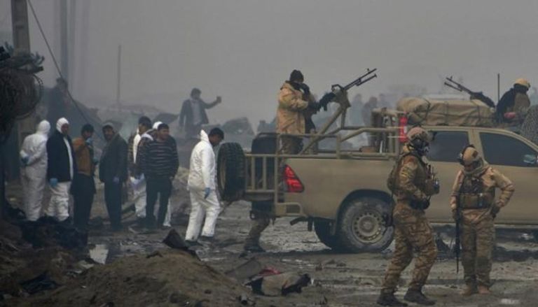 قوات الأمن الأفغانية في موقع تفجير سابق بالعاصمة كابول