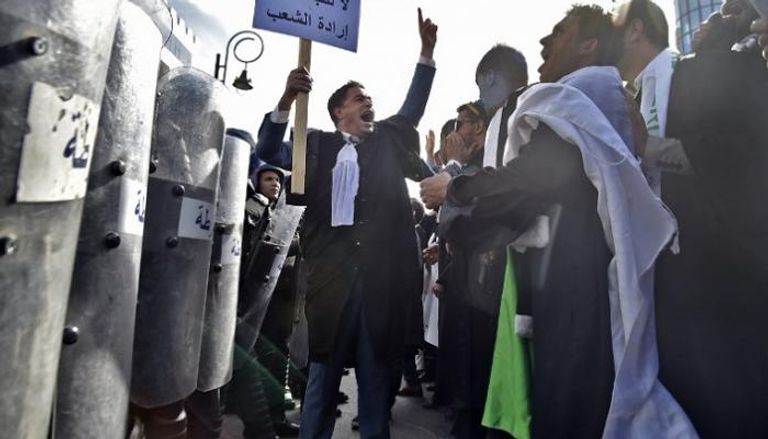 محامون يتظاهرون في الجزائر ضد ترشح بوتفليقة لولاية خامسة