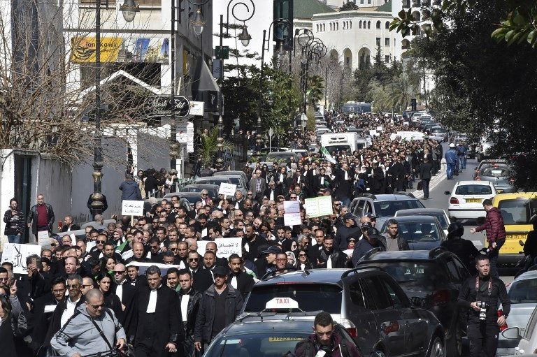 محامون يتظاهرون في الجزائر ضد ترشح بوتفليقة لولاية خامسة محامون يتظاهرون في الجزائر ضد ترشح بوتفليقة لولاية خامسة