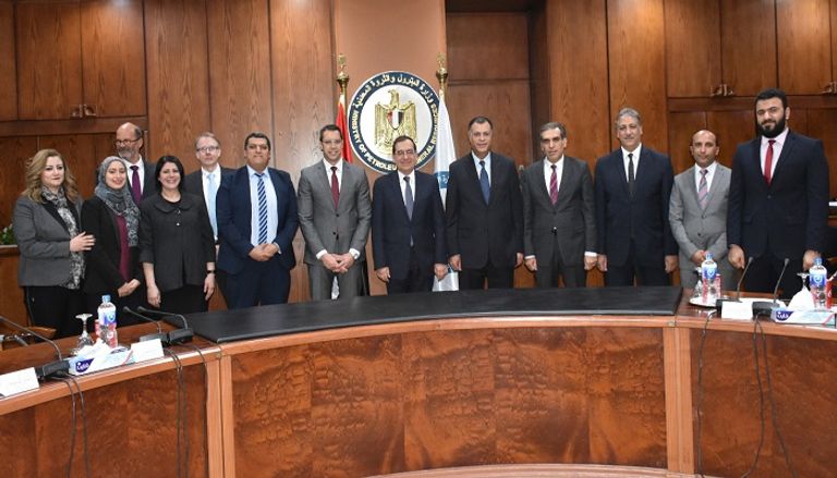 وزير البترول المصري خلال توقيع الاتفاقية