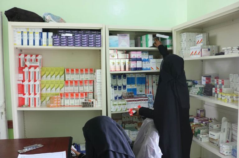 جانب من افتتاح الهلال الأحمر الإماراتي مركز البهادر الطبي