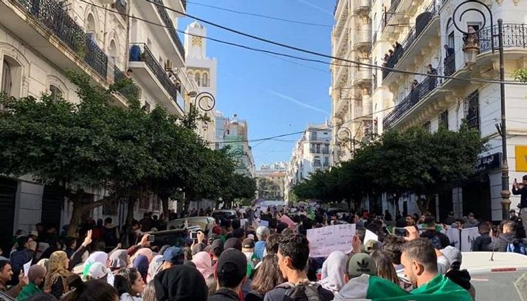 مظاهرات الجزائريين ضد الولاية الخامسة لبوتفليقة لم تتوقف