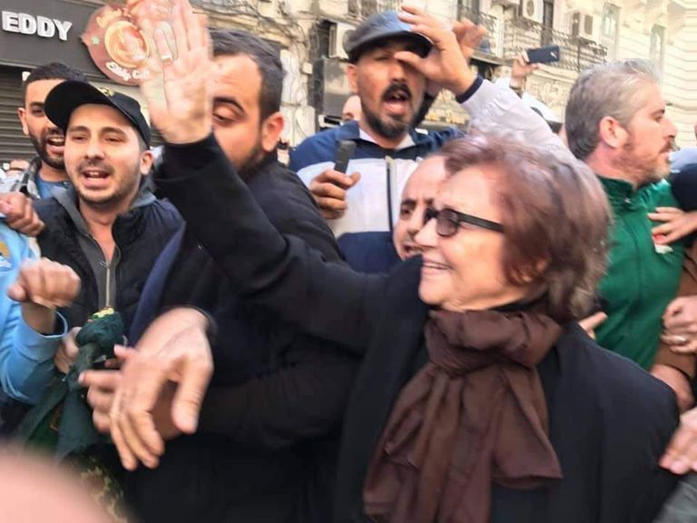المناضلة جميلة بوحيرد في المظاهرات مظاهرات الجزائريين ضد الولاية الخامسة لبوتفليقة لم تتوقف