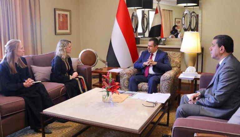من هامش لقاء رئيس الوزراء اليمني والقائمة بأعمال السفارة البريطانية