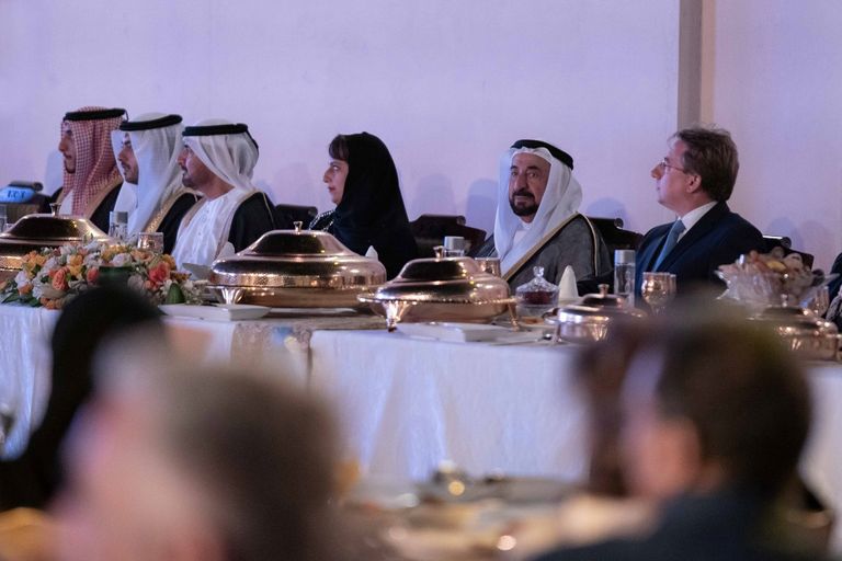 سلطان القاسمي يكرم الفائزين بجوائز بينالي الشارقة الـ14