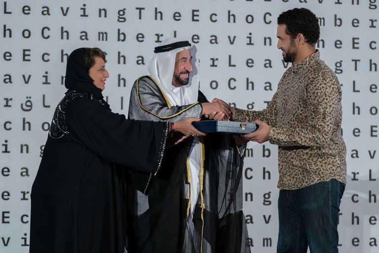 سلطان القاسمي يكرم الفائزين بجوائز بينالي الشارقة الـ14