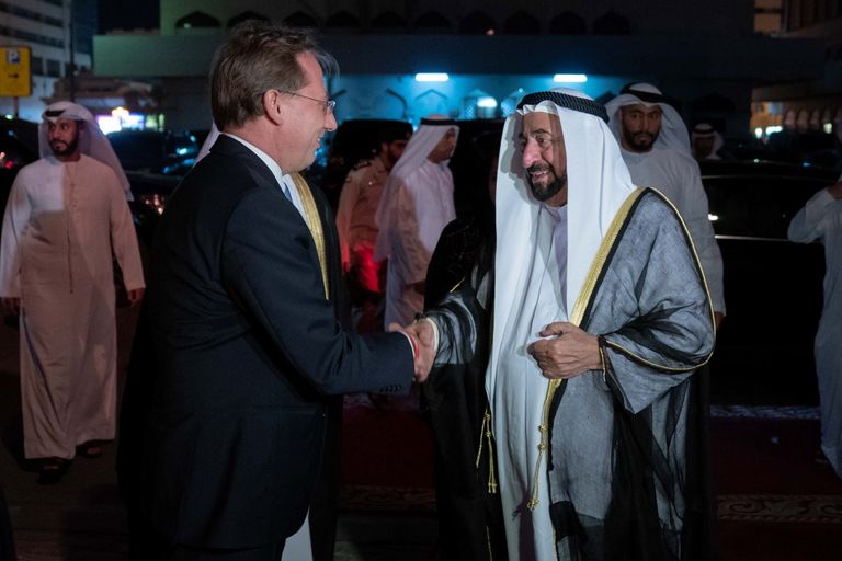 سلطان القاسمي يكرم الفائزين بجوائز بينالي الشارقة الـ14