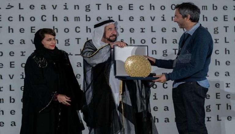 سلطان القاسمي يكرم الفائزين بجوائز بينالي الشارقة الـ14