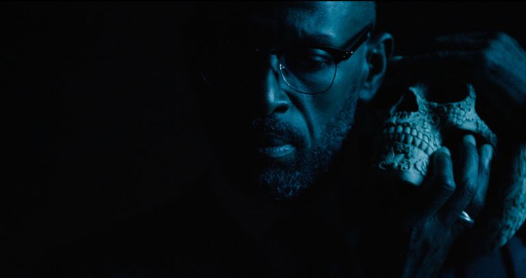 أحد الأعمال المعروضة في بينالي الشارقة