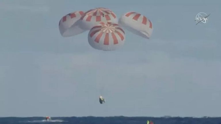 عودة كبسولة "سبيس إكس" غير المأهولة إلى الأرض