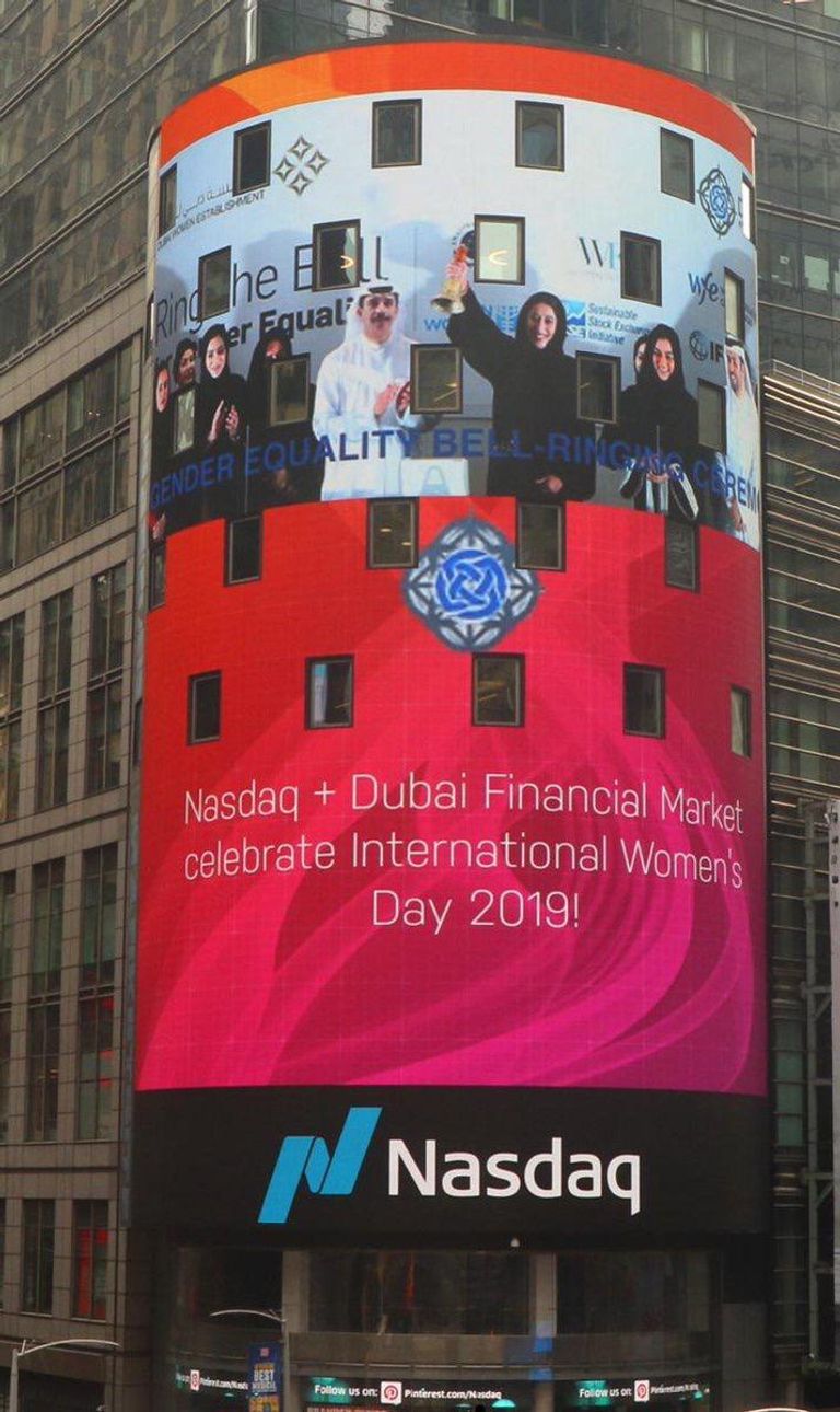 مبنى "ناسداك نيويورك" يحتفي بقرع جرس التوازن بين الجنسين
