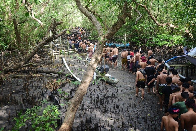 "حمام طين" في جزيرة بالي لطرد الطاقة السلبية