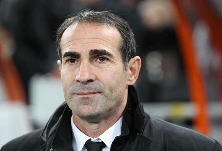 أنجيلو أليسيو مساعد الإيطالي أنطونيو كونتي مدرب تشيلسي الإنجليزي السابق أنطونيو كونتي وزين الدين زيدان