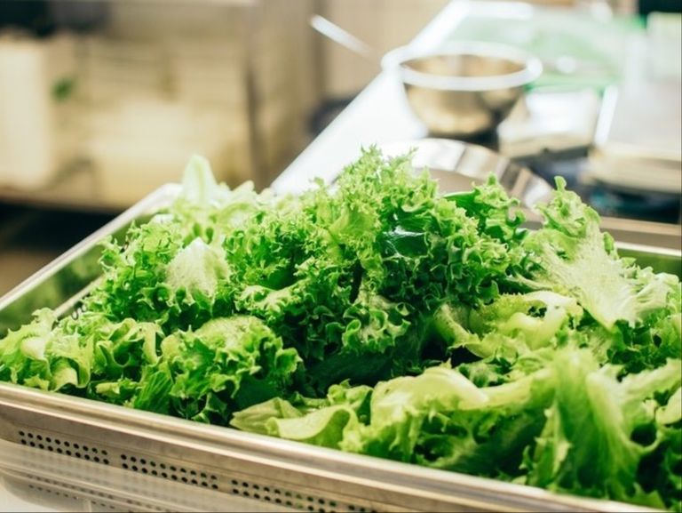 أطعمة تقلل حموضة المعدة أطعمة ومشروبات تقلل حموضة المعدة