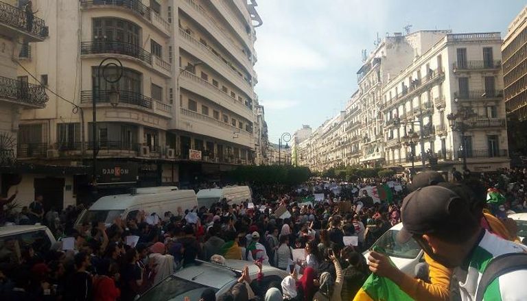 طلبة جزائريون يتظاهرون في العاصمة ضد ترشح بوتفليقة