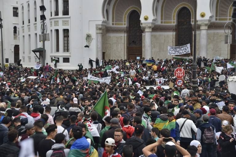 مظاهرة حاشدة في الجزائر ضد ترشح بوتفليقة لولاية خامسة الحراك الشعبي في الجزائر خلال 57 عاما