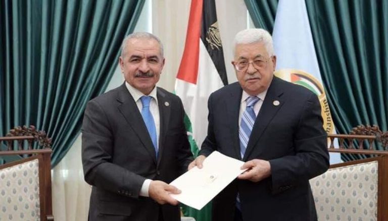 الرئيس الفلسطيني ورئيس حكومته المكلف محمد اشتيه
