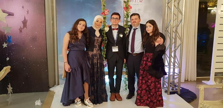 لبنانية تدعم ابنها المصاب بالتوحد بصفحة على "فيسبوك"