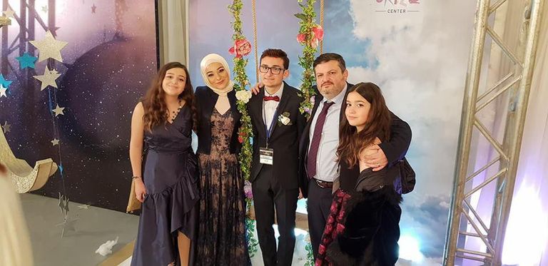 لبنانية تدعم ابنها المصاب بالتوحد بصفحة على "فيسبوك"