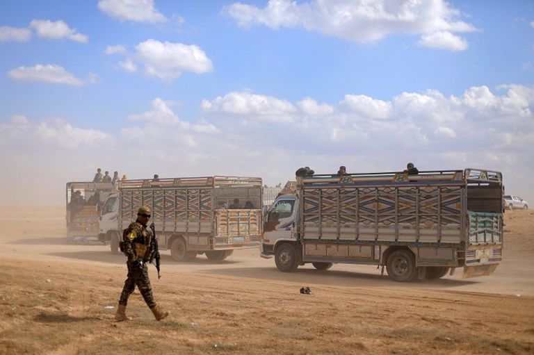 مقاتل من قوات سوريا الديمقراطية في محيط الباغوز