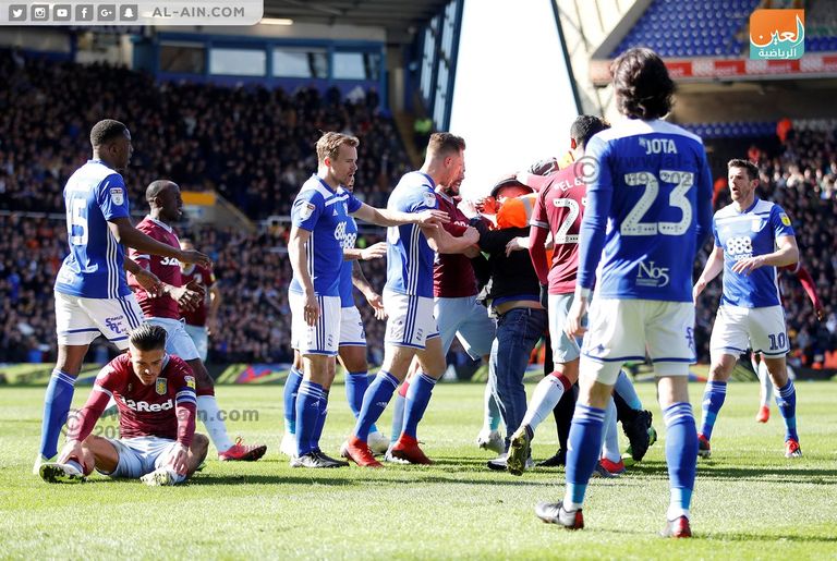 الاعتداء على لاعب أستون فيلا