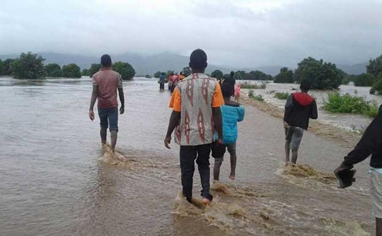 عاصفة تتسبب في فيضان الأنهار وتغرق قرى مالاوي